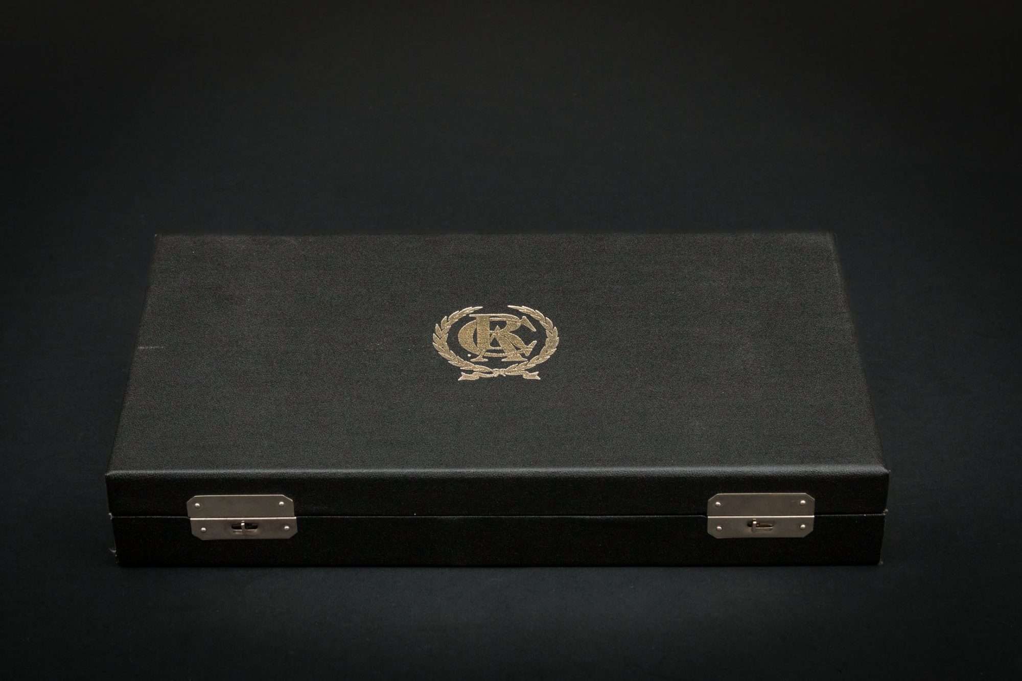 Box for Stainless Ruger Single Six engraved by Robert Kain